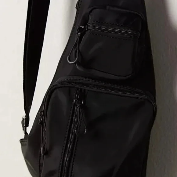 Gorgeous, Free People Sprinter Sling Bag❤️ NWOT Black sold out online - Picture 6 of 8
